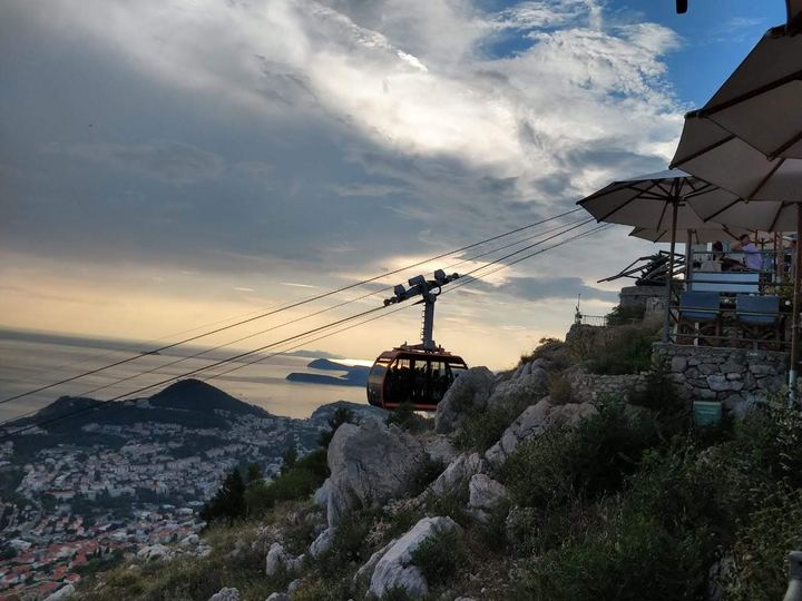Teleférico de Dubrovnik ao entardecer