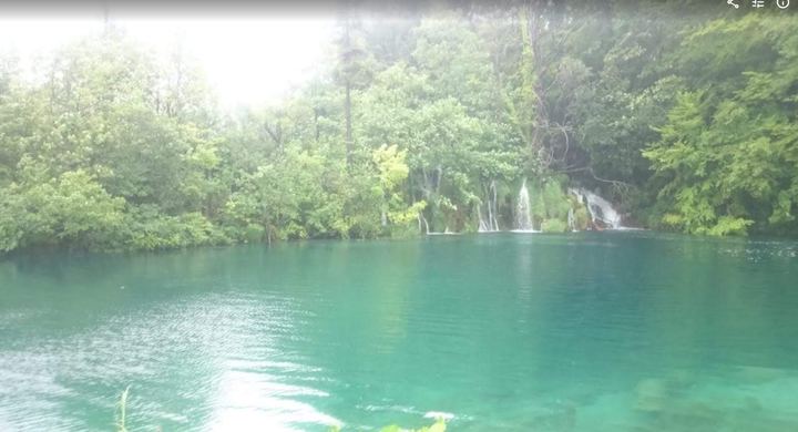 Cachoeiras e lagos verdes do Parque Nacional de Plitvice, na Croácia