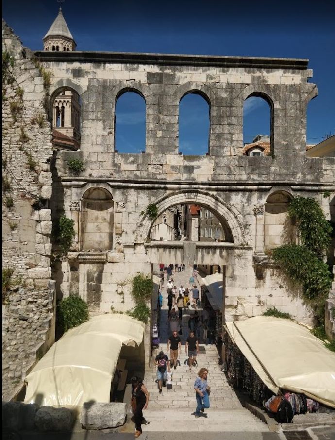 Portal do Palácio de Diocleciano em Split