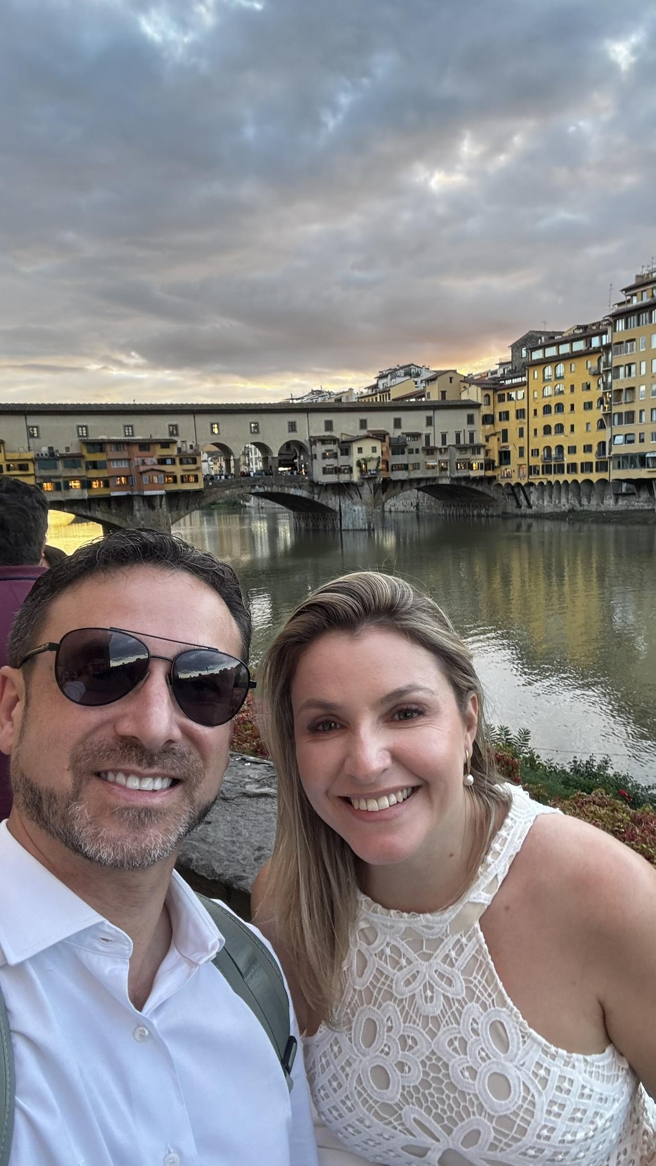 Marcelo e Alexandra na Ponte Vecchio ao pôr do sol, Firenze