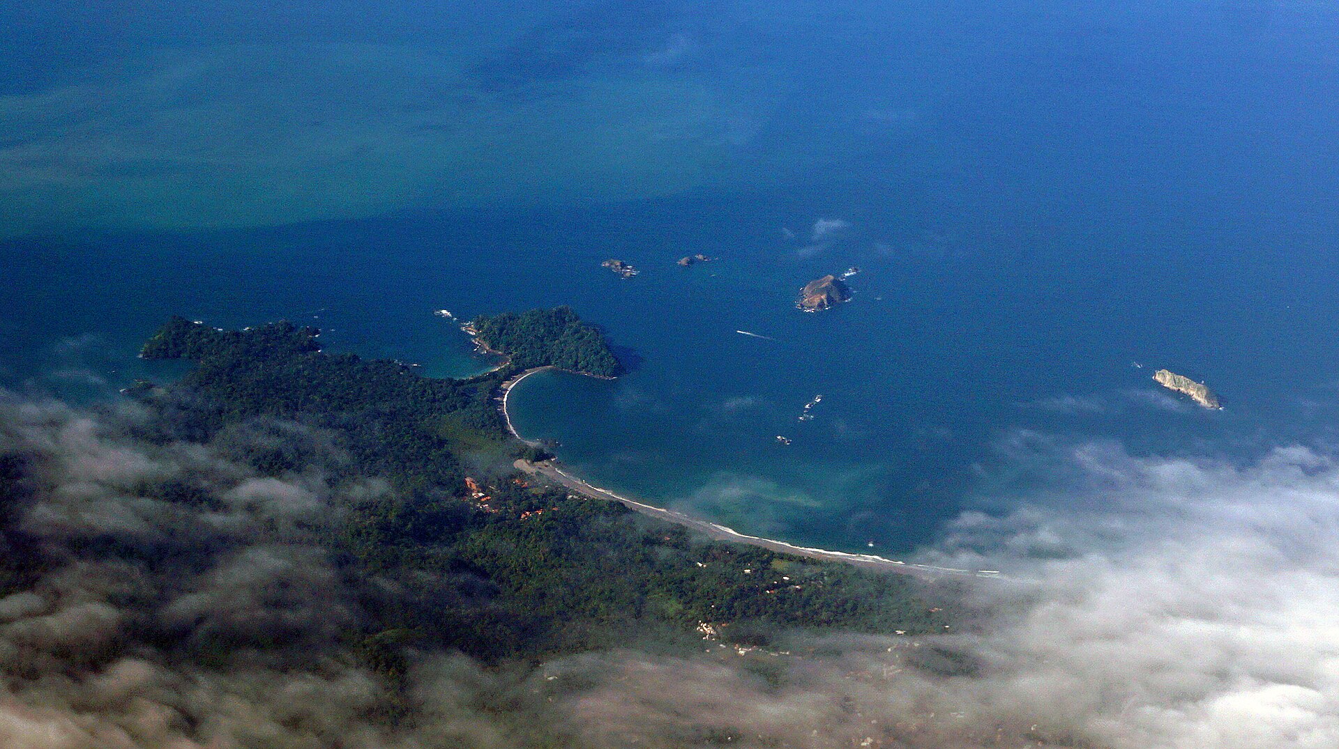 Praia e floresta em Manuel Antonio