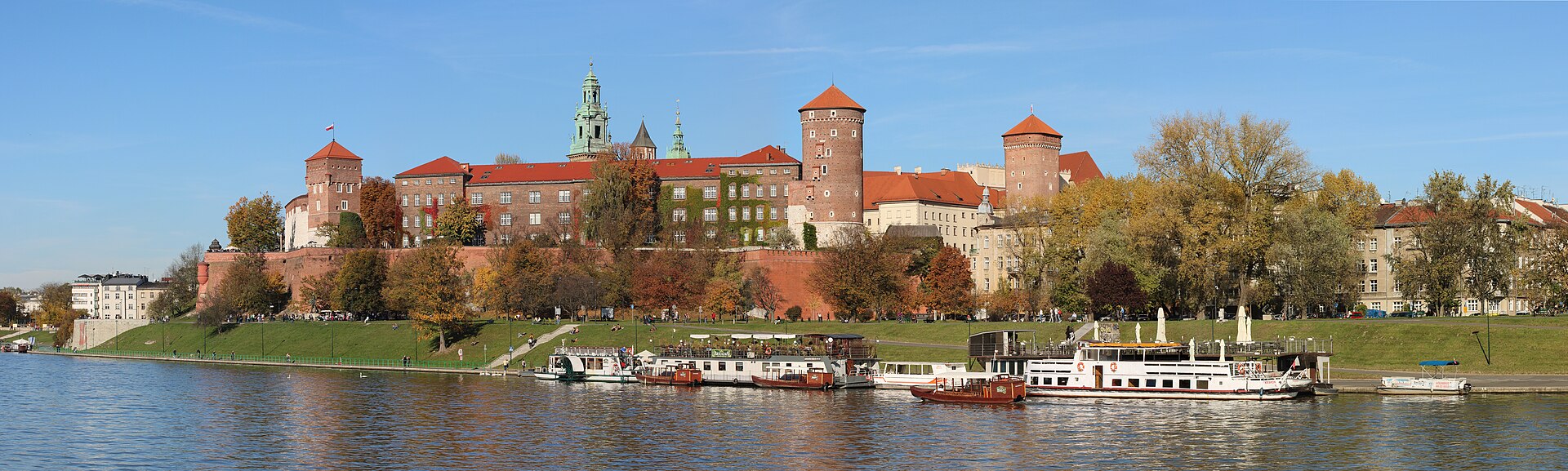 Castelo de Wawel visto do rio Vístula