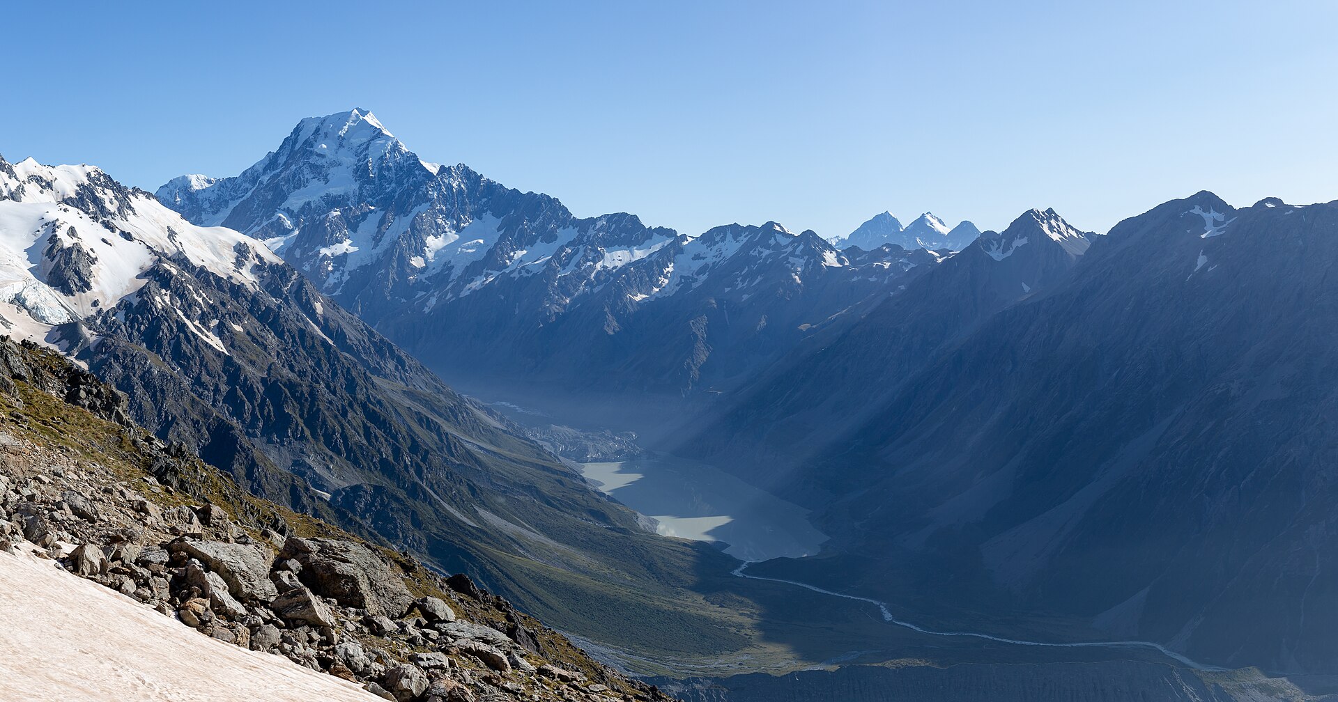Aoraki Mount Cook entre montanhas nevadas