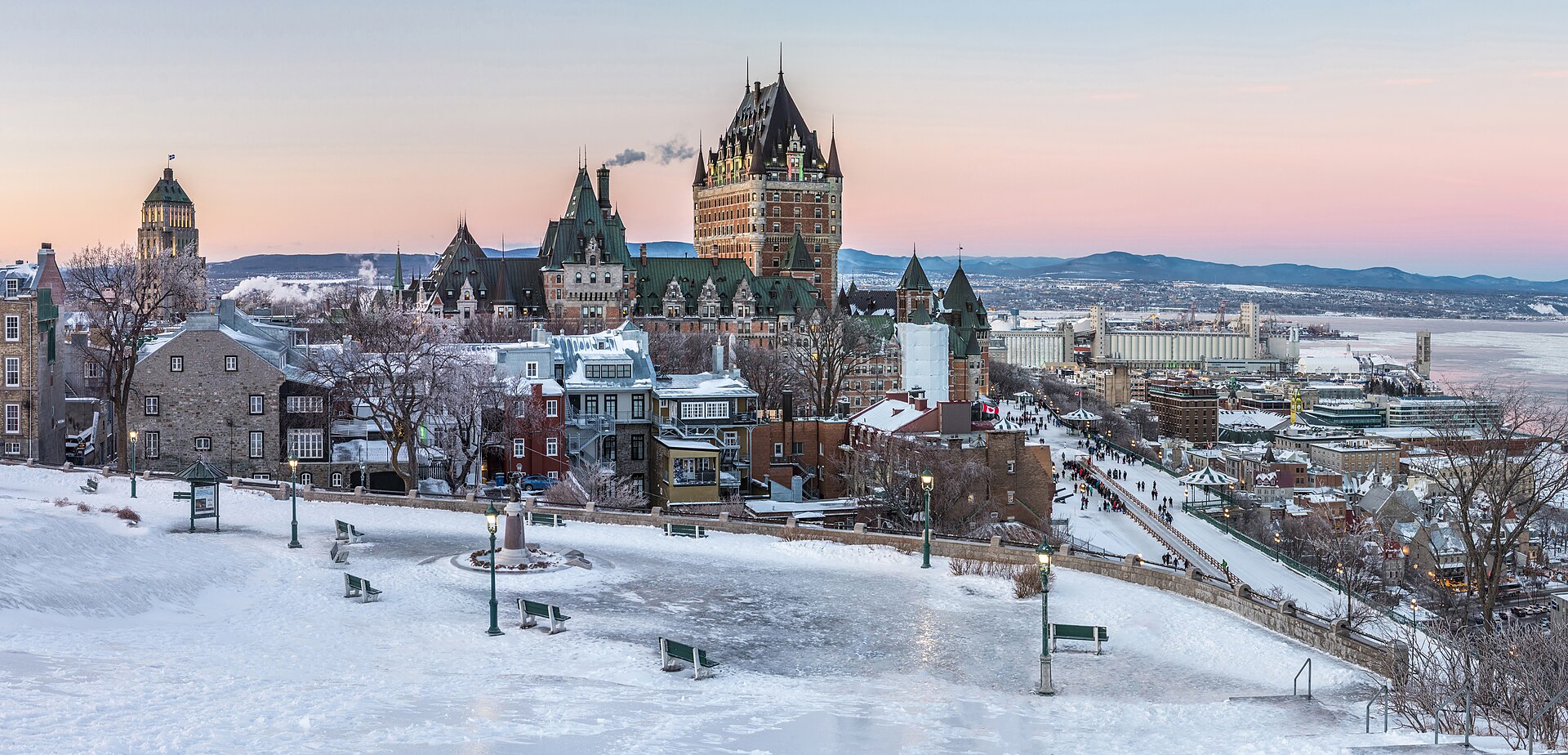 Château Frontenac acima da cidade de Quebec