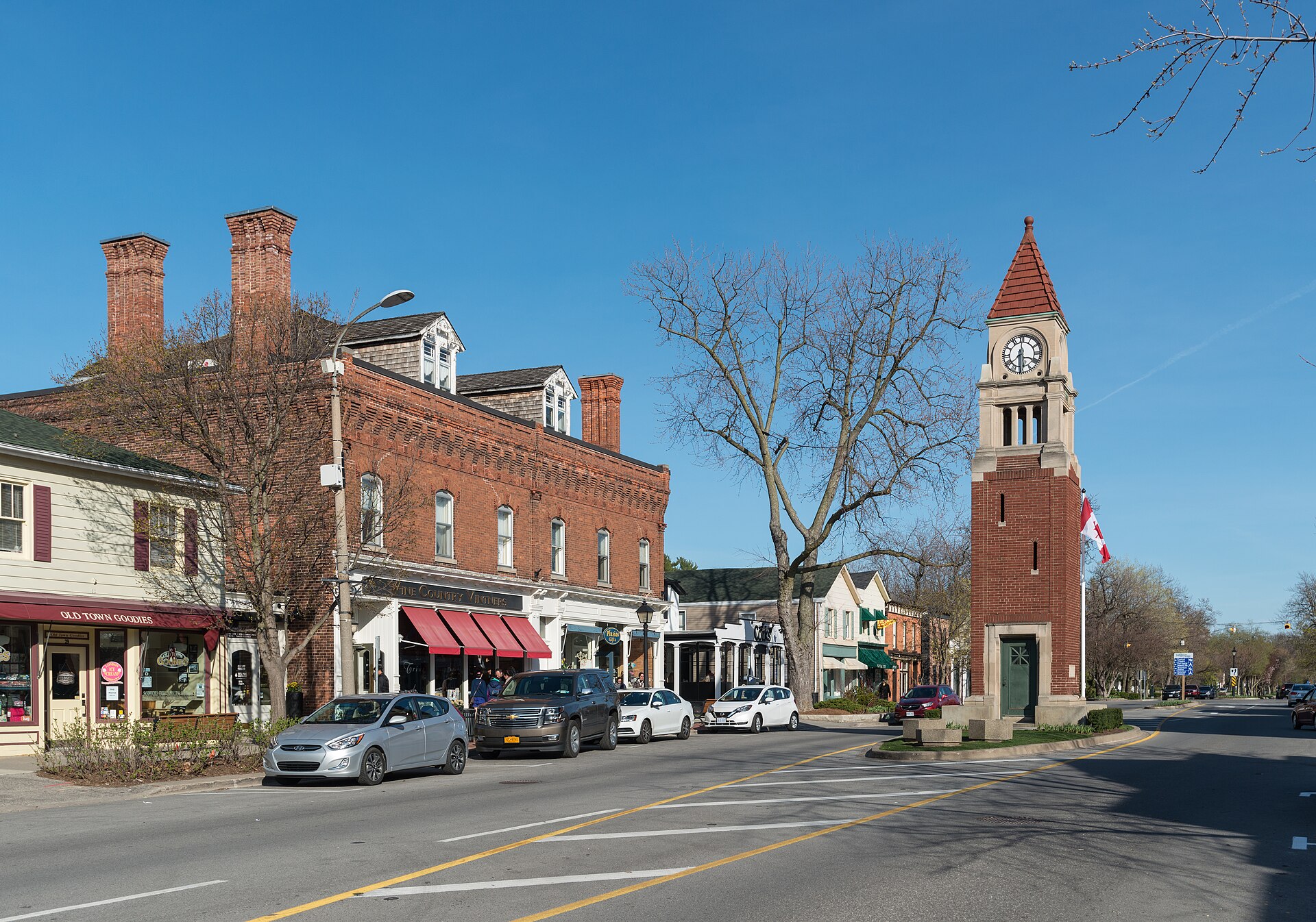 Queen Street e torre do relógio em Niagara-on-the-Lake