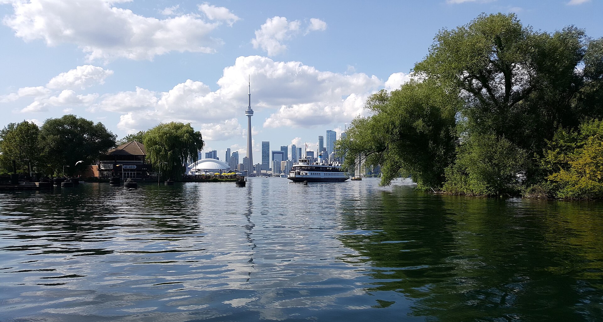 Toronto visto das ilhas ao fim do dia